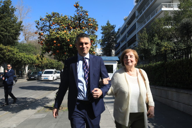 O νέος υπουργός Υποδομών και Μεταφορών Χρίστος Δήμας με τη μητέρα του - Eurokinissi