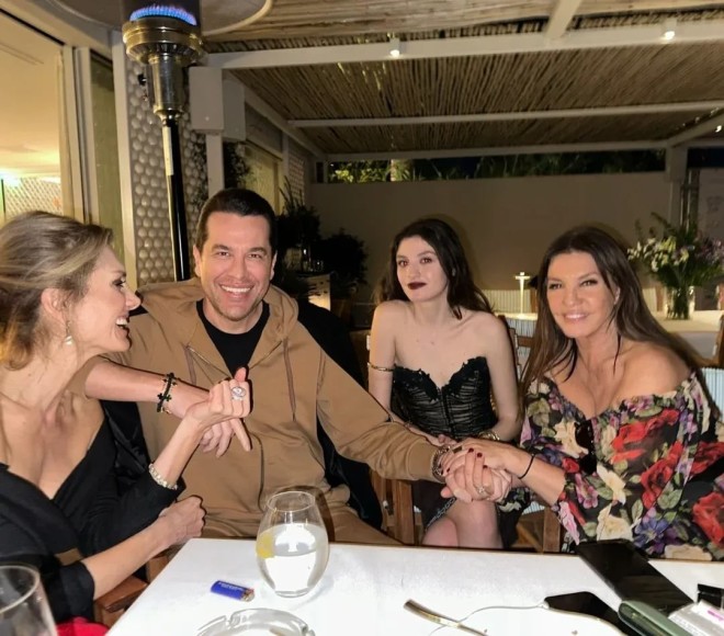 Βάνα Μπάρμπα: Γιόρτασε τα γενέθλιά της με την κόρη της και τη Μιμή Ντενίση