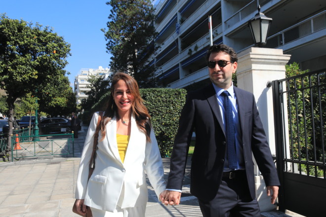 H υπουργός Κοινωνικής Συνοχής και Οικογένειας Δόμνα Μιχαηλίδου με τον σύζυγό της - Eurokinissi