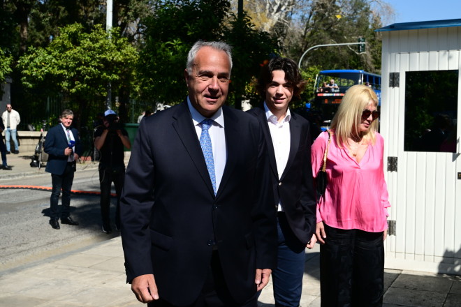 Ο νέος υπουργός Μετανάστευσης και Ασύλου, Μάκης Βορίδης με την οικογένειά του