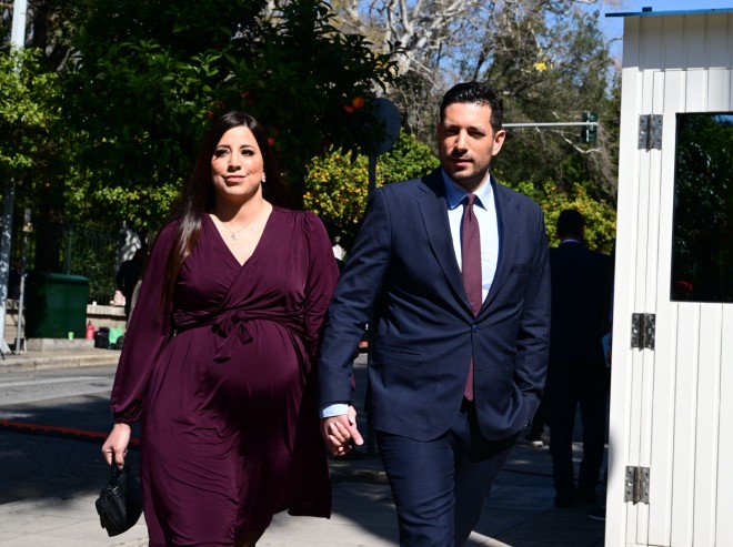 Ο Κωνσταντίνος Κυρανάκης κι η Ελένη Αθερινού ενώθηκαν με τα ιερά δεσμά του γάμου σε μια ρομαντική τελετή στην Κύθνο το 2020
