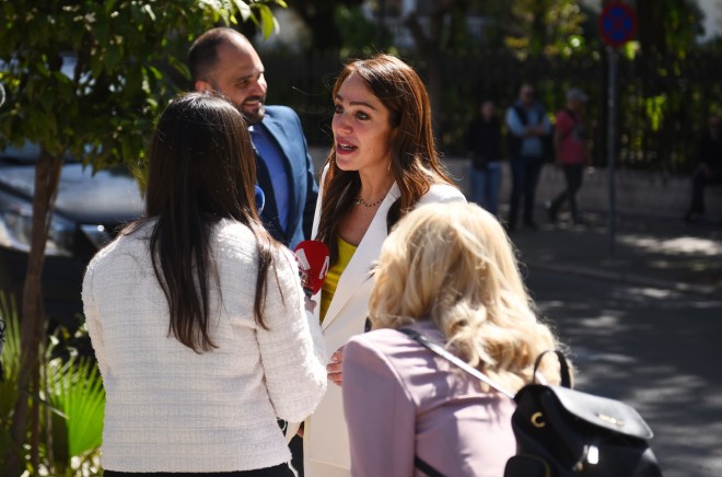Η Δόμνα Μιχαηλίδου έξω από το Προεδρικό Μέγαρο