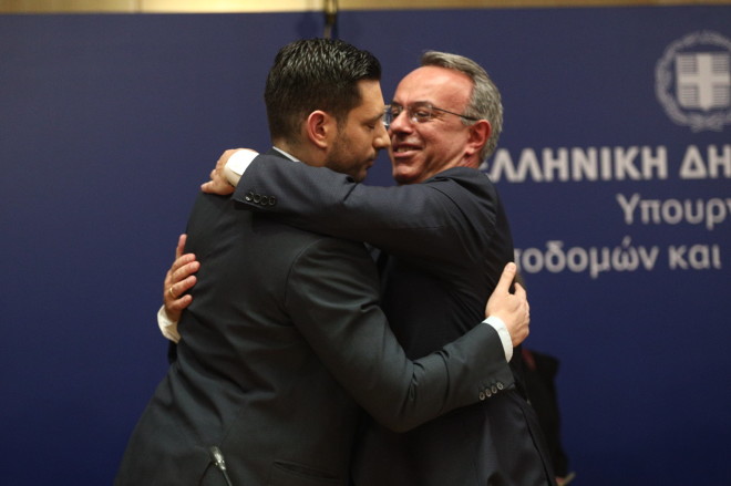 Ιδιαίτερη συγκίνηση είχε η τελετή παράδοσης - παραλαβής του υπουργείου Υποδομών και Μεταφορών - Eurokinissi