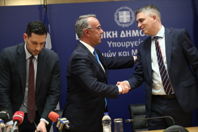 Ο απερχόμενος υπουργός Υποδομών και Μεταφορών Χ. Σταϊκούρας με τον νέο Χ. Δήμα - Eurokinissi