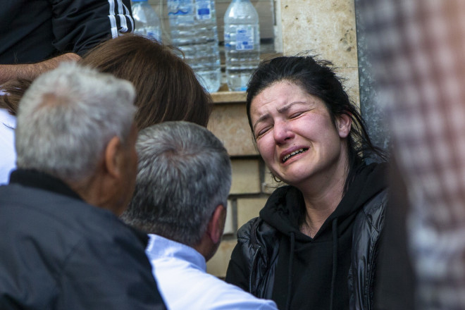 Αυτόπτες μάρτυρες περιέγραψαν πώς ποδοπατήθηκαν από τον κόσμο που προσπαθούσε να βγει από το νυχτερινό κέντρο για να σωθεί από τη φωτιά - AP Images