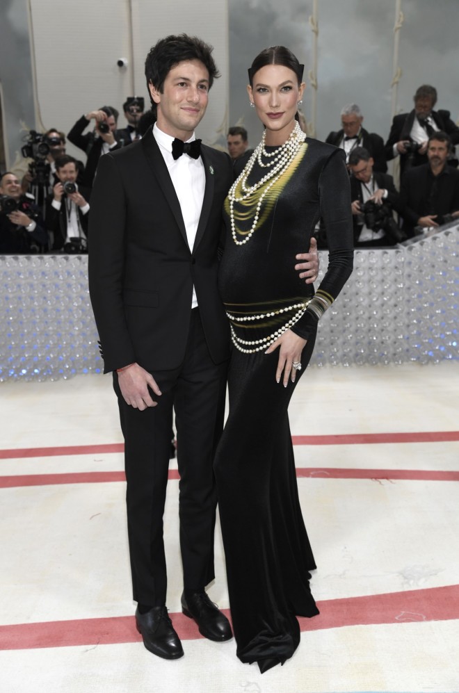 Η Κάρλι Κλος κι ο Τζόσουα Κάσνερ στο MET Gala το 2023