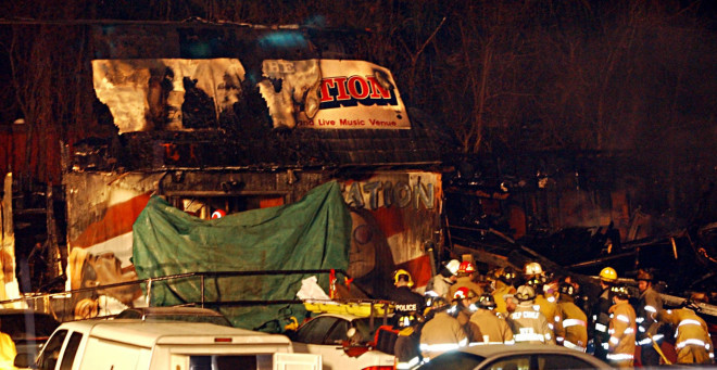 Στο κλαμπ Station στο Rhode Island το 2003 ξέσπασε φωτιά που στοίχισε τη ζωή σε 100 ανθρώπους - AP Images