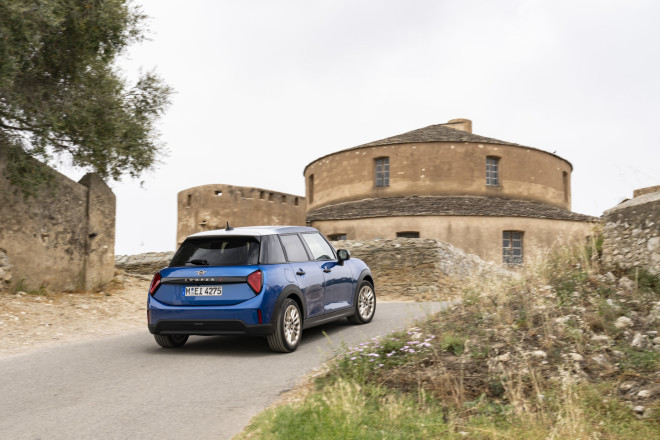 MINI Cooper 5θυρο: Τώρα είναι πιο εύκολο να το αποκτήσετε  