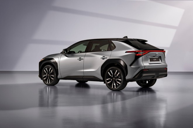 Toyota bZ4X: Ταχύτερη φόρτιση, περισσότερη ισχύς και μεγαλύτερη αυτονομία