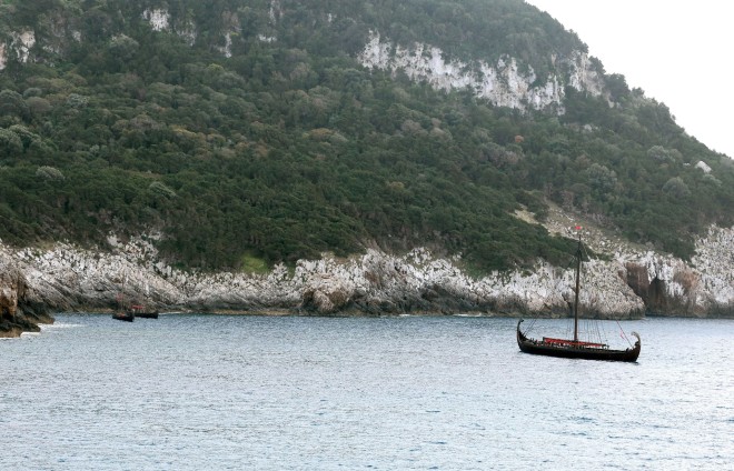 Οδύσσεια: Στιγμιότυπο από τα γυρίσματα της ταινίας στην Πύλο/ NDP Νίκος Ζότος