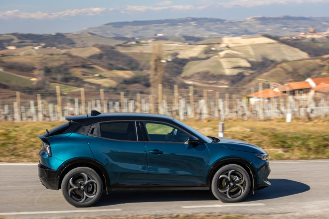 Alfa Romeo Junior Ibrida Q4: Δείτε πόσο κοστίζει στην Ελλάδα
