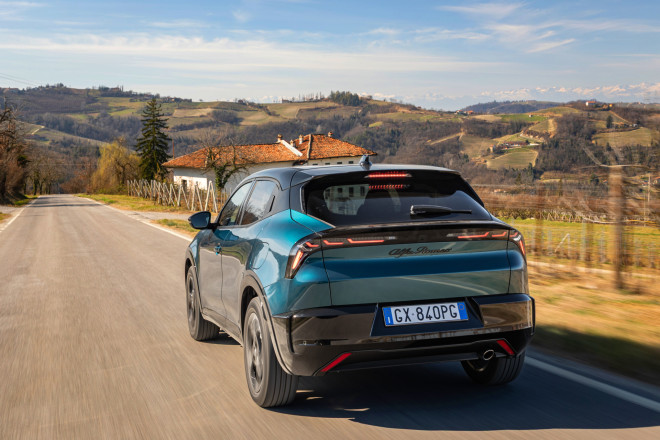 Alfa Romeo Junior Ibrida Q4: Δείτε πόσο κοστίζει στην Ελλάδα