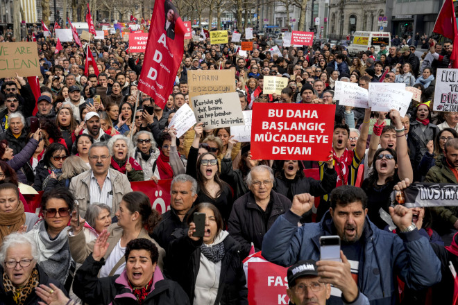 Ο Εκρέμ Ιμάμογλου έφτασε στη φυλακή - Καλεί σε νέες μαζικές διαδηλώσεις