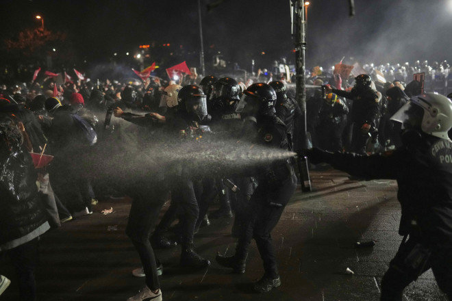 Αναβρασμός στην Τουρκία: O Ιμάμογλου στη φυλακή, ο κόσμος στους δρόμους