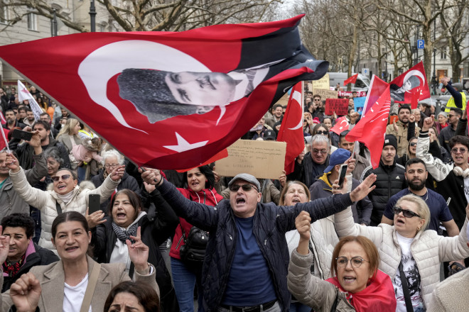 Αναβρασμός στην Τουρκία: O Ιμάμογλου στη φυλακή, ο κόσμος στους δρόμους