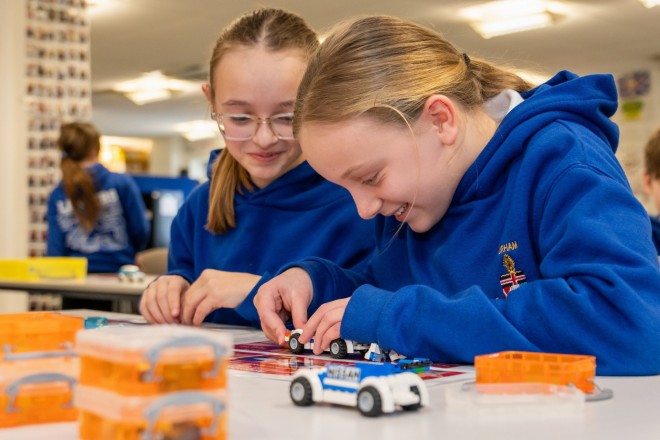 Nissan Skills Foundation: Τα παιδιά και τα Nissan Qashqai με τουβλάκια LEGO
