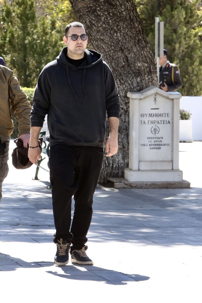Ο Χρίστος Κούγιας στο Α' Νεκροταφείο Αθηνών για το τρισάγιο του πατέρα του, Αλέξη Κούγια / Φωτογραφία NDP Photo Agency