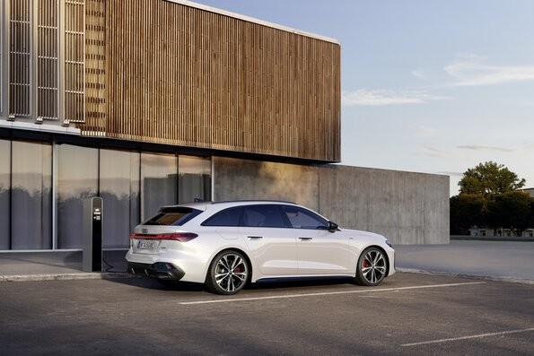 Audi A5 Plug-in Hybrid Sedan και Avant: Οι τιμές στην Ελλάδα 
