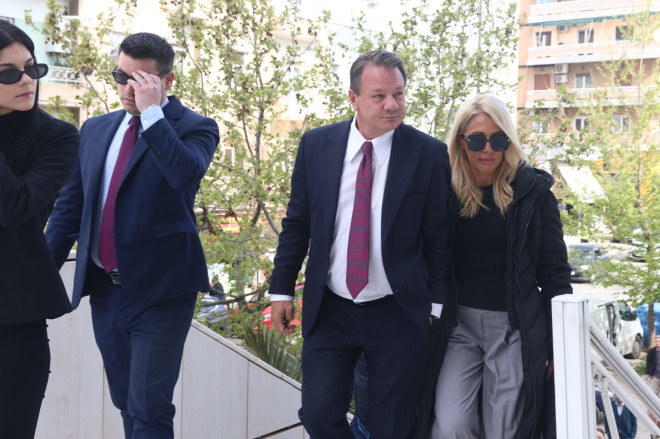O Απόστολος Λύτρας με τη σύντροφό του - Eurokinissi