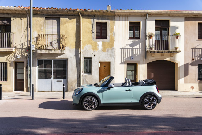 MINI Cooper Cabrio S σε  Ocean Wave Green