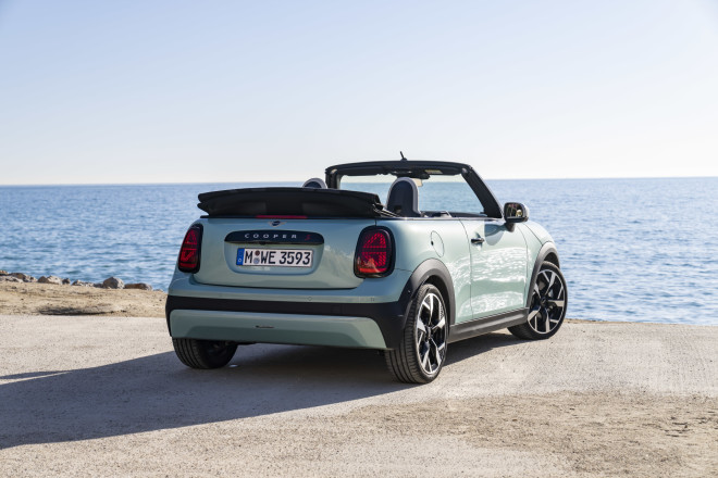 MINI Cooper Cabrio S σε  Ocean Wave Green