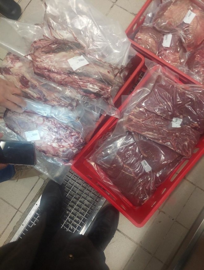 Εντοπίστηκαν και κατασχέθηκαν 11 τόνοι σάπιου κρέατος