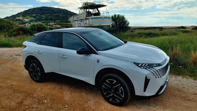 Test drive: Οδηγούμε το εντυπωσιακό PEUGEOT 3008 Hybrid 145 e-DCS6