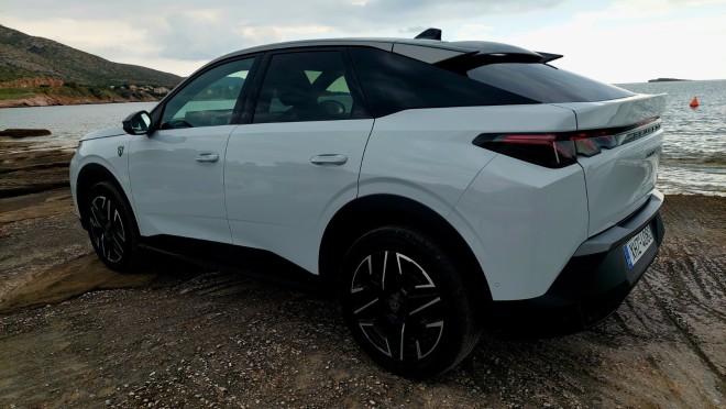 Test drive: Οδηγούμε το εντυπωσιακό PEUGEOT 3008 Hybrid 145 e-DCS6