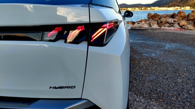 Test drive: Οδηγούμε το εντυπωσιακό PEUGEOT 3008 Hybrid 145 e-DCS6