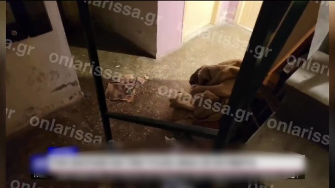 Το ημιυπόγειο όπου βρέθηκε νεκρή η γυναίκα