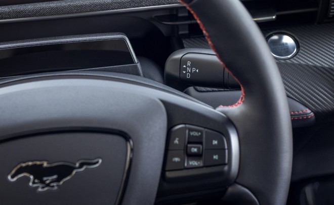 Mustang Mach-E 2025: Δείτε σε ποια σημεία ανανεώθηκε 