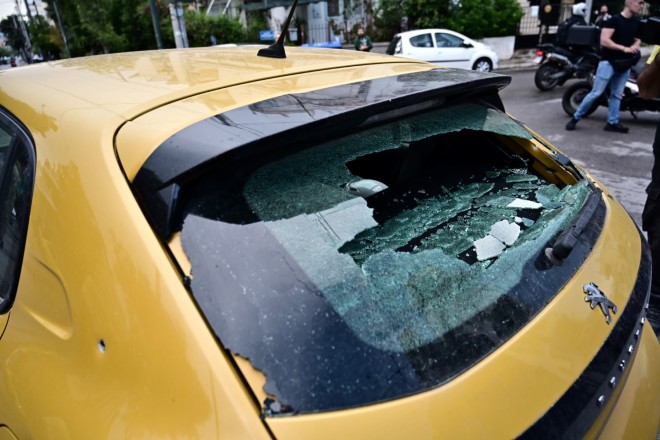 Χαλάνδρι: Η σφαίρα των δραστών της δολοφονίας έσπασε το τζάμι του ΙΧ διερχόμενης οδηγού   