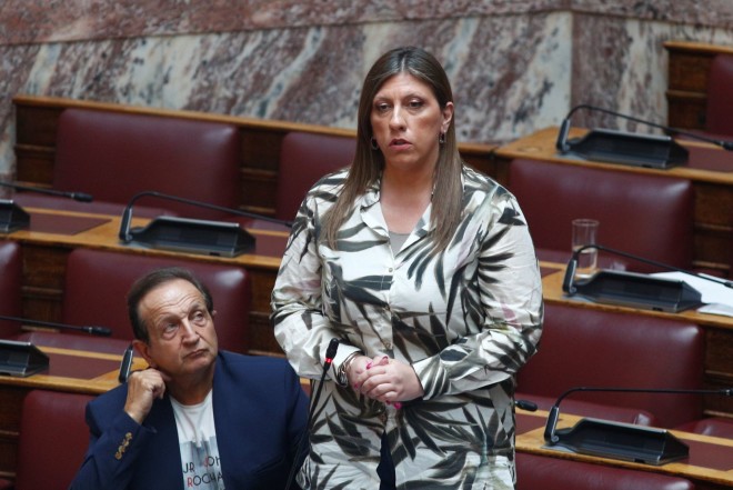 Ο Σπύρος Μπιμπίλας με τη Ζωή Κωνσταντοπούλου στη Βουλή