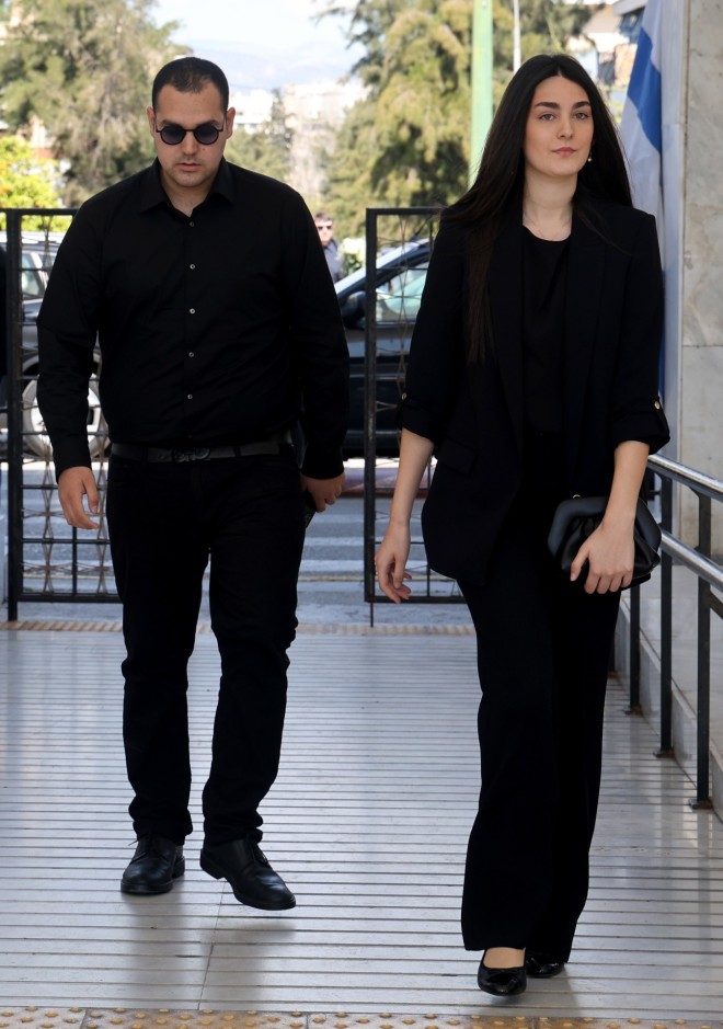 Ο Χρίστος κι η Μάιρα Κούγια στο μνημόσυνο του πατέρα τους, Αλέξη Κούγια