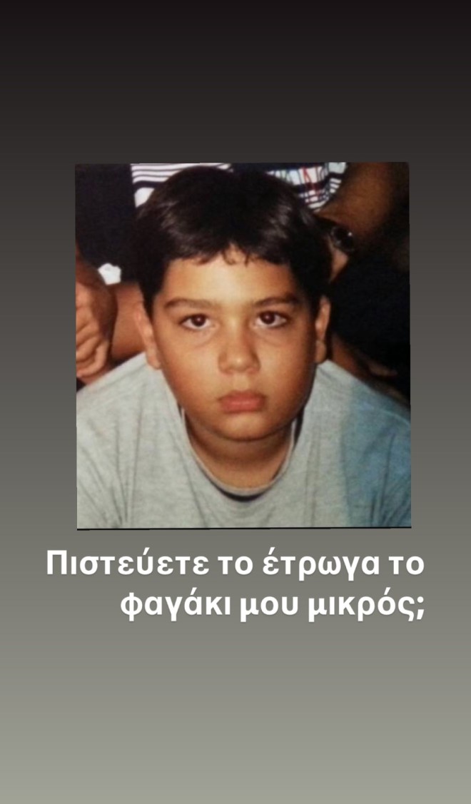 Ποιο είναι το αγοράκι της φωτογραφίας; Διάσημος τραγουδιστής σήμερα!