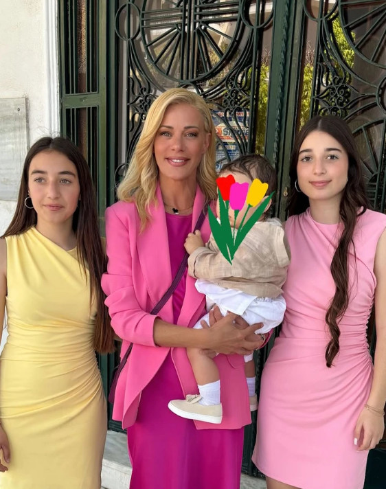 Μακρυπούλια: Η glam εμφάνιση με φούξια φόρεμα στη βάφτιση του ανιψιού της