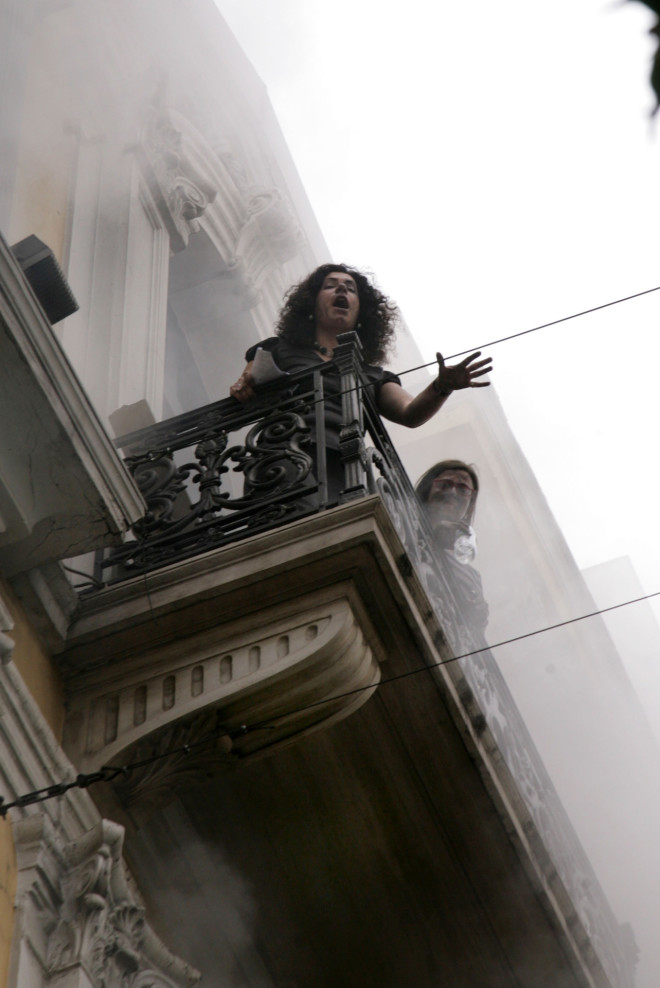 Μarfin 2010: To στιγμιότυπο με τις δύο υπαλλήλους στο μπαλκόνι που ζητούν βοήθεια/ Eurokinissi Aντώνης Πασβάντης
