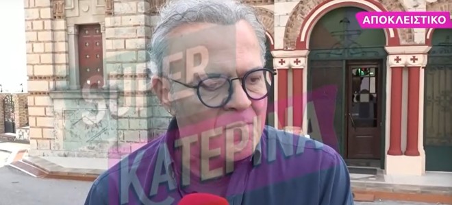 Καίτη Κωνσταντίνου: Υποβασταζόμενη η μητέρα της ηθοποιού στο μνημόσυνο