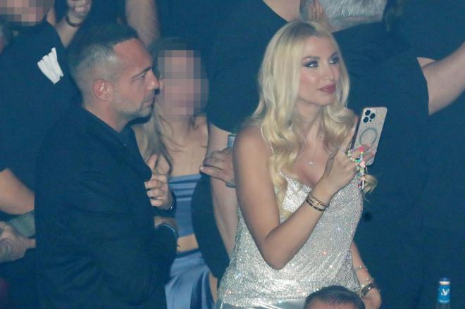 Κωνσταντίνα Σπυροπούλου: Με ασημί παντελόνι και μεταλλιζέ πέδιλα
