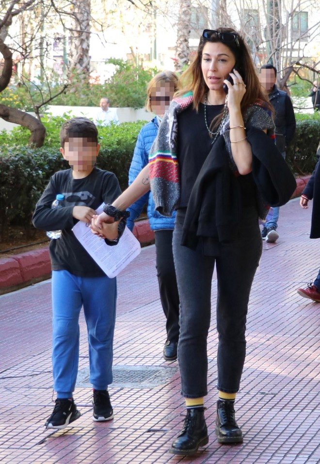 Η Κατερίνα Παπουτσάκη για shopping με τον μεγάλο της γιο, Μάξιμο