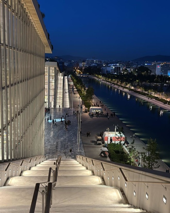 Φαίη Σκορδά: Με μίνι φόρεμα και γόβες για dinner σε εστιατόριο Michelin