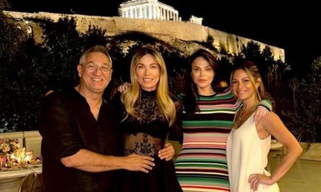 Σίλια Κριθαριώτη: Χορεύει στη βεράντα της με τη Χρουσαλά και τη Μενούνος