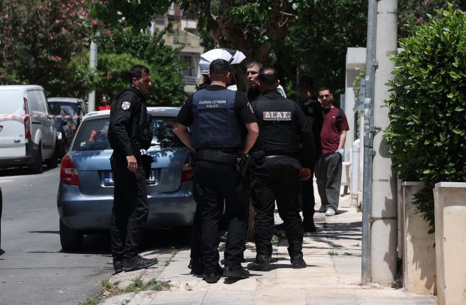 Την αστυνομία ειδοποίησε ο αδελφός του 45χρονου που δολοφονήθηκε από τον πατέρα του στη Νέα Σμύρνη - Intimenews