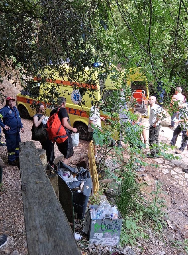 Ο 4χρονος περπατούσε πιο μπροστά από τους γονείς του στο φαράγγι της Νέδας κι έπεσε από ύψος 25 μέτρων
