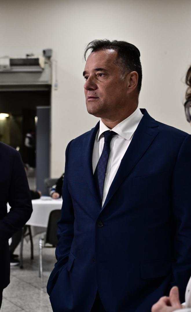 Με νέο λουκ ο Άδωνις Γεωργιάδης 