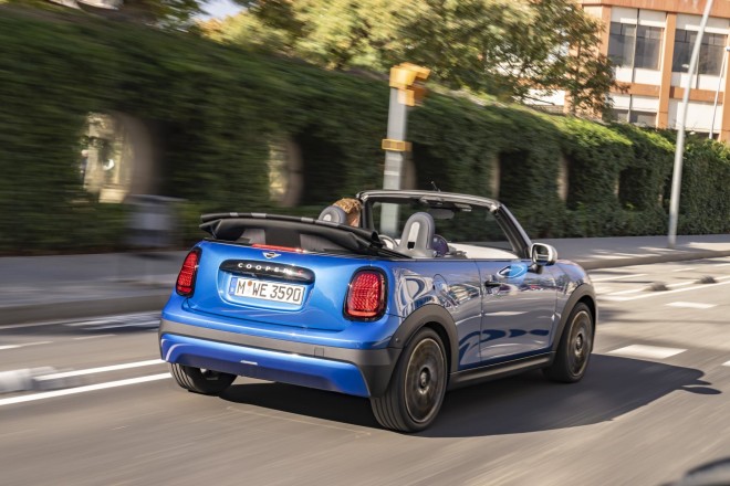 MINI Cooper Cabrio S: Σε πόσα δευτερόλεπτα ανοίγει η οροφή του 