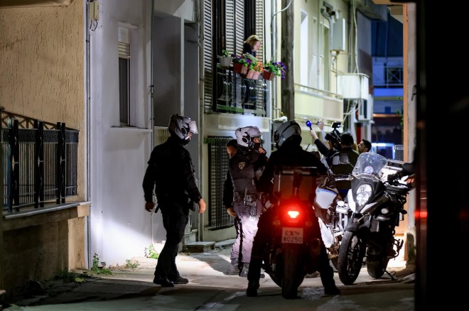 Ο 21χρονος σκότωσε τη μητέρα του με 25 μαχαιριές στο σπίτι τους στη Λάρισα - Intimenews