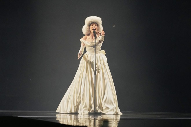 Eurovision: Τα πειράγματα στο Nemo & η Klavdia με την ελληνική σημαία