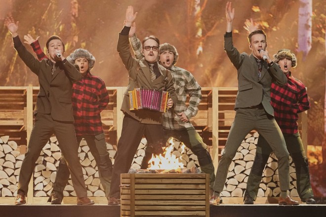 Eurovision 2025 - Σουηδία: Θερμό χειροκρότημα για το κωμικό τρίο KAJ