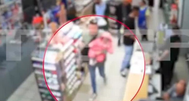 Καρέ καρέ η αρπαγή του μωρού στην Ομόνοια